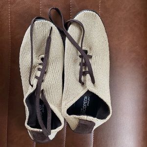 NWOT Arcopedico LS Cream + Brown - Make an offer!